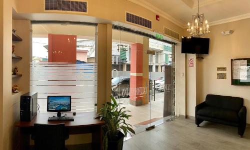 a office with a computer on a desk in a building at Hostal California Inn in Guayaquil