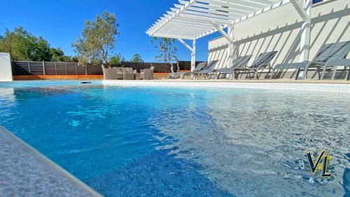 Fotografia z galérie ubytovania Pakostane - VRGADA -appartement 50 m2 avec piscine v Pakoštane