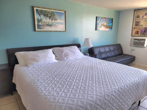 Katil atau katil-katil dalam bilik di Waikiki Condo High Floor Views Beaches Convention Center