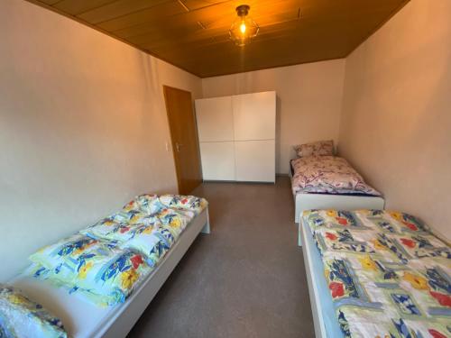 a room with two beds and a closet in it at Ferienwohnung Suhad in Ludwigshafen am Rhein