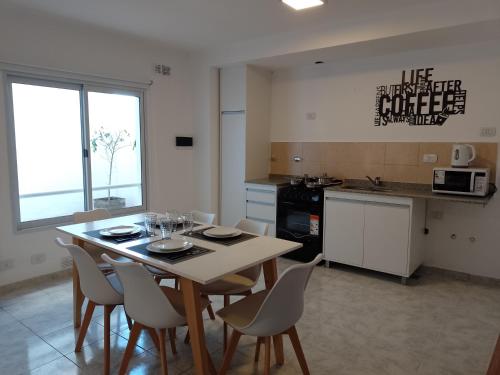 a kitchen with a table and chairs in a room at Alojamientos Litoral - 1 B in Gualeguaychú
