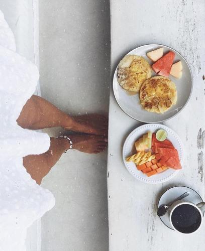 Sal Central في أُلُواتو: طبقين من الطعام على طاولة مع طعام