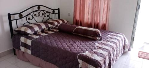 Una cama o camas en una habitación de Lyaa Resthouse