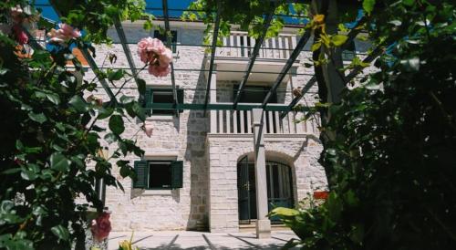 Apartments by the sea Sumartin, Brac - 11651