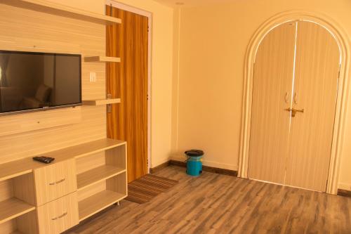 Μια τηλεόραση ή/και κέντρο ψυχαγωγίας στο Thamel Central Apartment