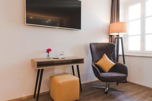 TV a/nebo společenská místnost v ubytování Hotel Mandelhof