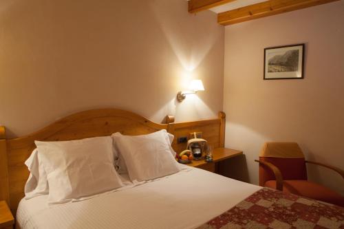  Hotel Bonavida -  Room  picture :   Bath    Safety deposit box    TV                           