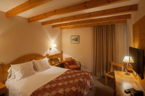  Hotel Bonavida -  Room  picture :   Bath    Safety deposit box    TV                           