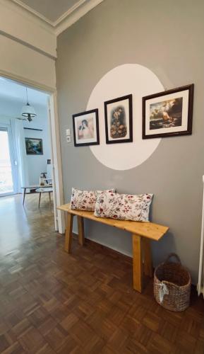 Гостиная зона в Athens Sunnyside condo