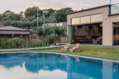 Bazén v ubytování Hang Loose Cottage Hotel & Resort 4 stelle Gizzeria Calabria nebo v jeho okolí