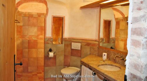 Ein Badezimmer in der Unterkunft Irseer Klosterbräu