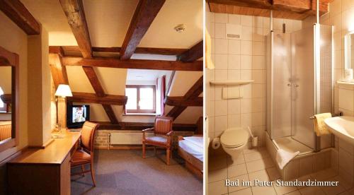 ein Badezimmer mit einem Waschbecken und ein Badezimmer mit einer Dusche in der Unterkunft Irseer Klosterbräu in Irsee