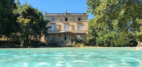 Gite de 420 metres carres dans château l'ange au violon jusqu'à 13 couchages