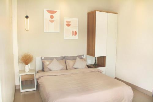 a small bedroom with a bed in a room at MIDMOST HOUSE in Can Tho