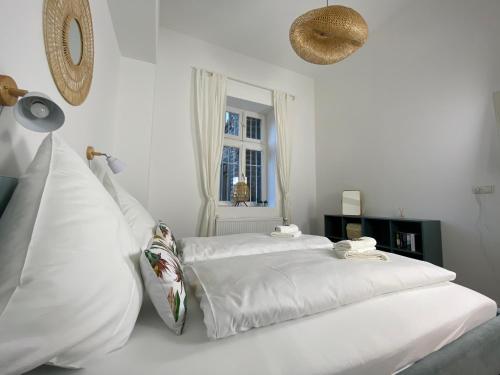 two beds in a white room with a window at Direct Moselle view 200m² 4 SZ 10Pers Terrace in Sankt Aldegund
