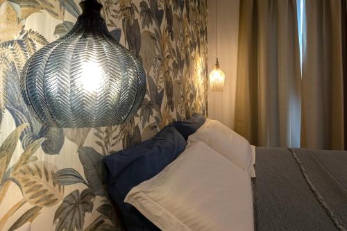 a bedroom with a bed and a large vase at Car.Ma - comfy rooms in Porto SantʼElpidio