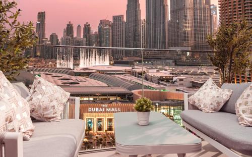 Posezení v ubytování Elite Royal Apartment - Panoramic Full Burj Khalifa, Fountain & Skyline View - ACed direct connection to Dubai Mall - Governor