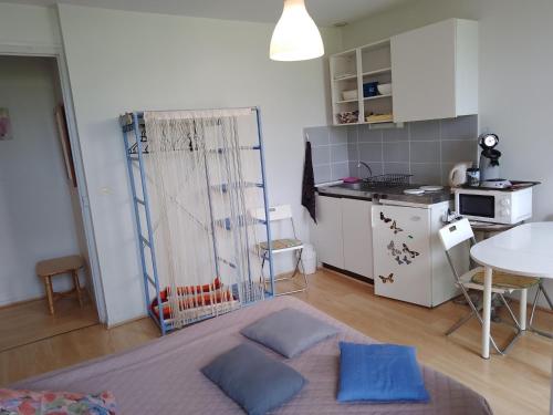 Η κουζίνα ή μικρή κουζίνα στο LE MODERNE VEYNES - Location d'appartements à la nuitée