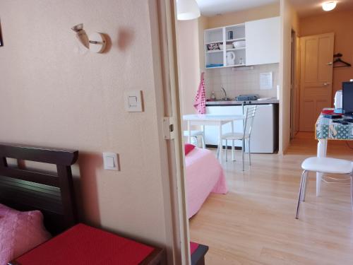Η κουζίνα ή μικρή κουζίνα στο LE MODERNE VEYNES - Location d'appartements à la nuitée