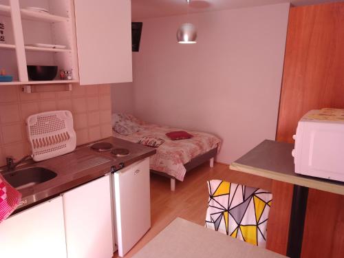 Η κουζίνα ή μικρή κουζίνα στο LE MODERNE VEYNES - Location d'appartements à la nuitée