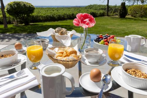 a table with breakfast foods and drinks on it at Hotel Meridian in Chałupy