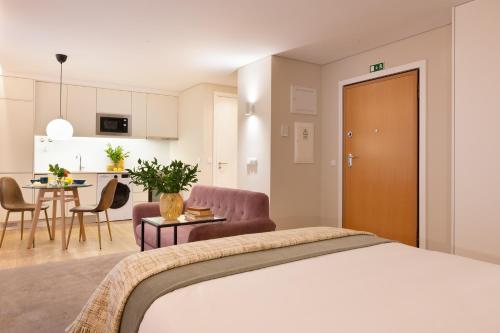 Strelitzia Apartment, by Bolhão Residences