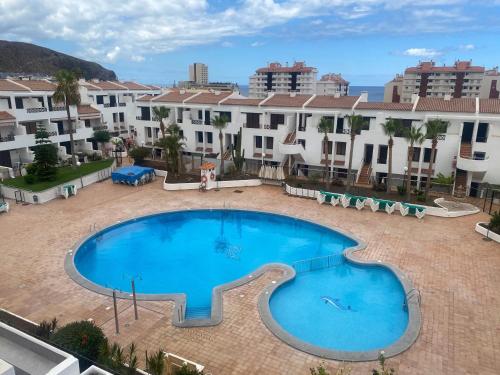 Apart Hotel Lovely 2 bed Apartment 7A3, Victoria Court 1, Los Cristianos,Tenerife