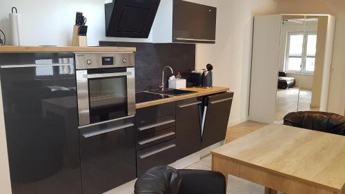 Η κουζίνα ή μικρή κουζίνα στο Strandappartements Steinberghaff "Falshöft" barrierefrei