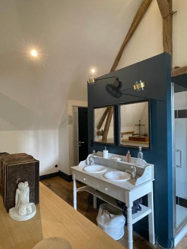a bathroom with two sinks and a large mirror at Château de Contay Guesthouse - 1753 in Contay