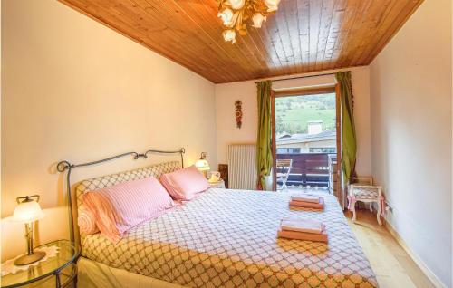 a bedroom with a bed with pink pillows on it at Nice Apartment In Racines-ratschings With Wifi in Stanghe