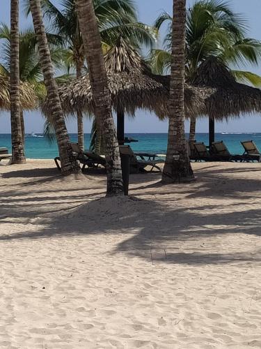 DELUXE Apartment 1 bedroom+Private beach+4 Pax