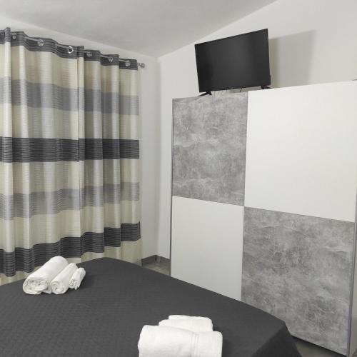 Postel nebo postele na pokoji v ubytování Villa Hippodrom-INDEPENDENT VILLA WITH POOL