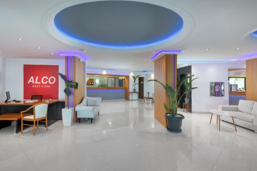Oceanis Park Hotelのロビーまたはフロント