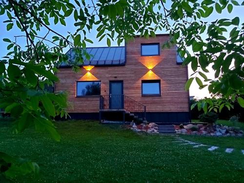 a house with lights on the side of it at LOFT WAPITI in Hutisko