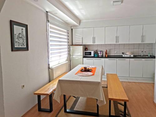 A kitchen or kitchenette at Una national park apartment