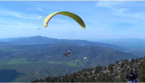 a person flying a kite in the sky at Mondeus Inn Luxury in Deskáti