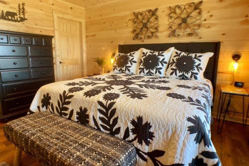 Stunning views, built 2022, sleeps 6! – Photos 2