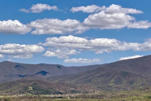 Stunning views, built 2022, sleeps 6! – Photos 3
