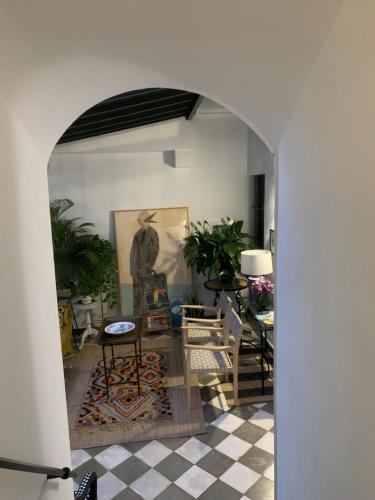 an archway in a living room with a table and chairs at Hospederia Santa Clara in Utrera