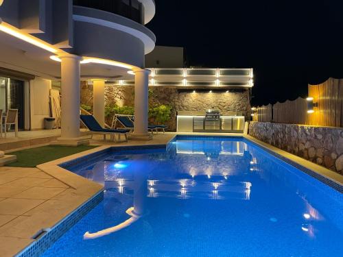 Luxury Suite by the pool – Photos 4