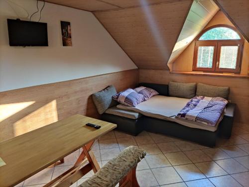 a small room with a bed and a table at Vinný sklep u Brodů in Vacenovice