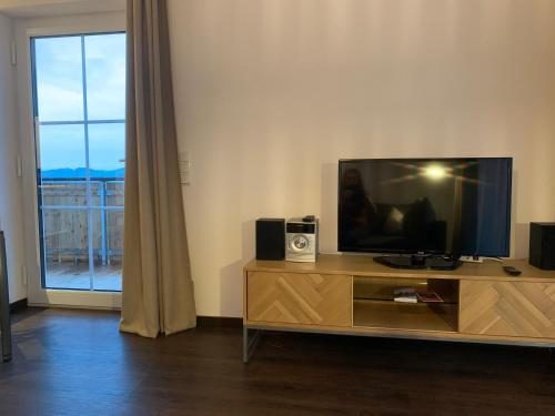 Televisyen dan/atau pusat hiburan di Ferienwohnung Seestadel
