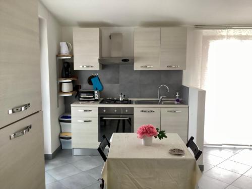 Una cocina o zona de cocina en Il nido di Pietro