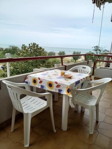 a white table and chairs on a balcony with a table and chairs at Gioiamare in Martinsicuro