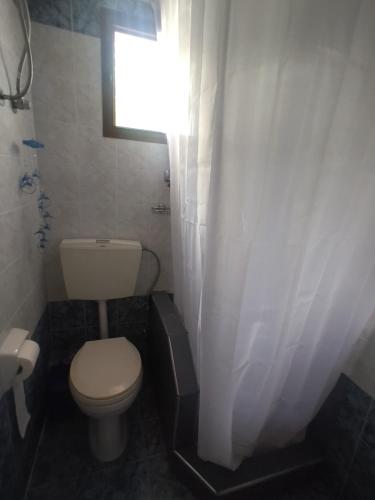 Ένα μπάνιο στο Ormos House