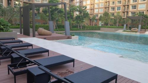 Kolam renang di atau dekat dengan The Relaxing Room Mountain View at Baan Tew Lom Condominium Cha Am - Hua Hin