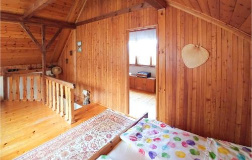 Säng eller sängar i ett rum på 2 Bedroom Lovely Home In Ostrzyce