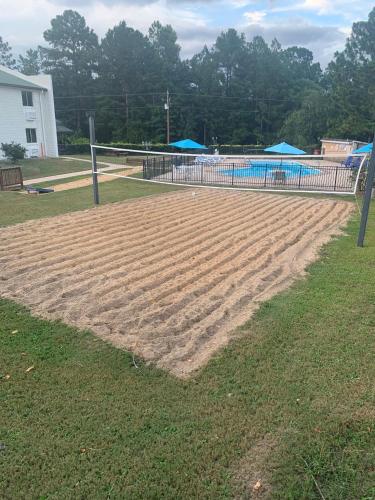 Piscina en o cerca de Carolina Pine Inn near Southern Pines-Pinehurst