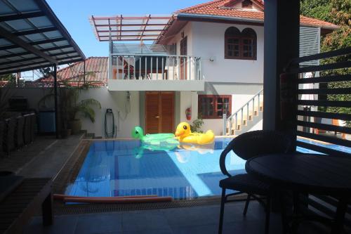 Kolam renang di atau dekat dengan Friends of Koh Samui 1