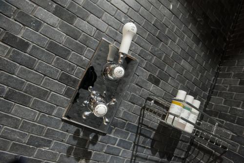 an overhead view of a bathroom with a mirror at The White Hart, South Harting in Petersfield